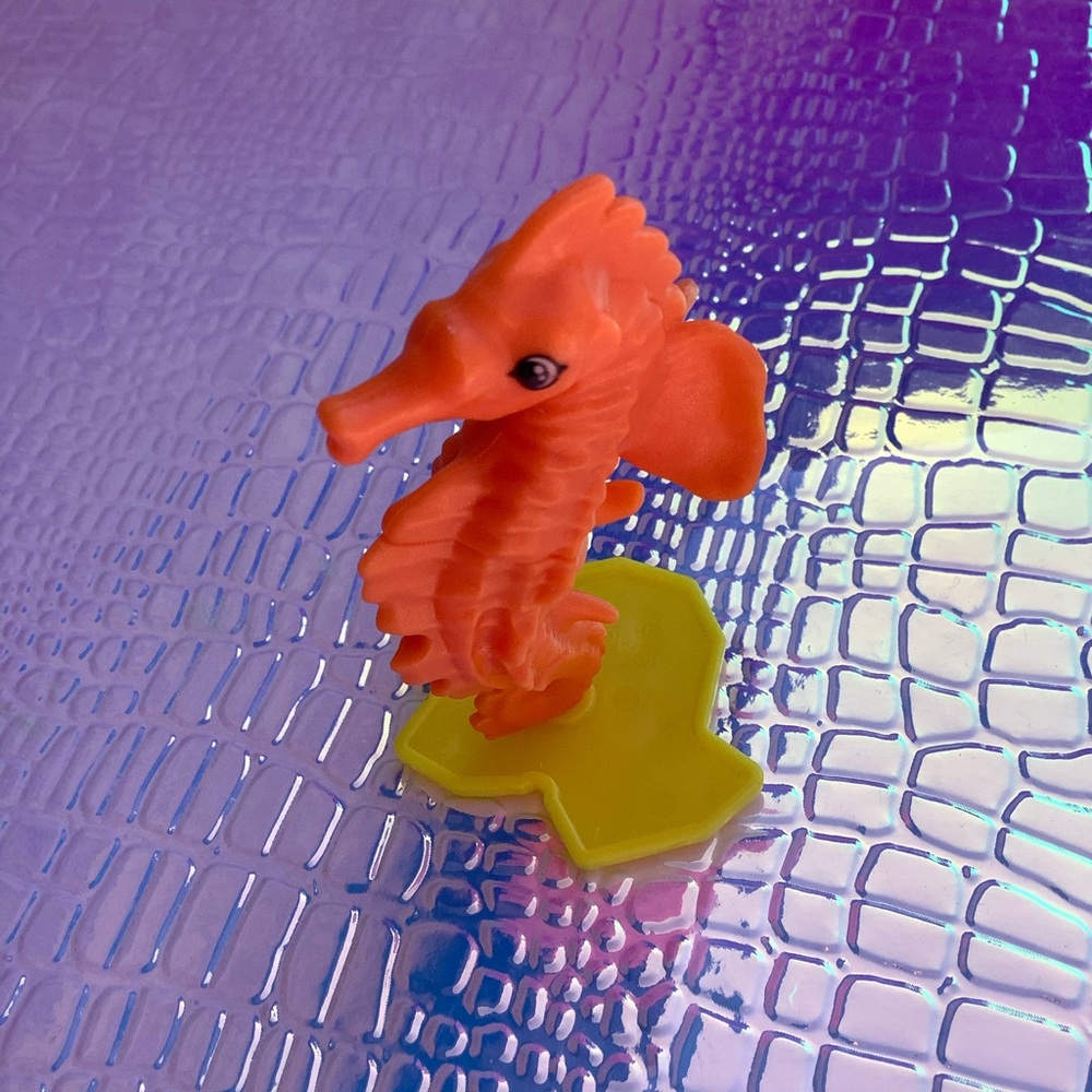 Kinder Joy Under Water Animal Orange Seahorse